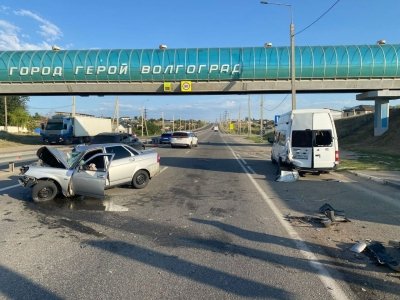 В Городищенском районе под Волгоградом произошло тройное ДТП на трассе Р-22