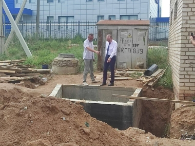 Игорь Седов лично проконтролировал монтаж водовода на улице Молдавская в Астрахани