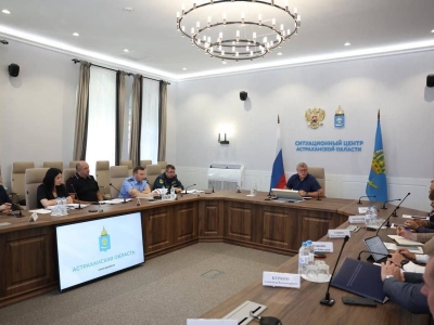 Спасатели МЧС разобрали завалы частично рухнувшего дома в Астрахани