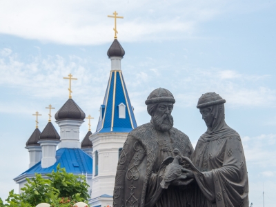 Игорь Мартынов поздравил астраханцев с Днем семьи, любви и верности