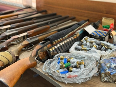Росгвардейцы передали бойцам СВО оружие, добровольно сданное астраханцами