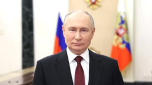 Песков напомнил, что внешнюю политику РФ определяет президент - Фото