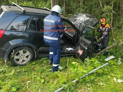 Водитель иномарки слетел в кювет на трассе под Костромой