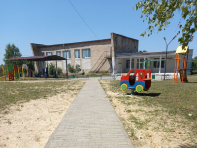 В калужском селе Огорь благоустроили территорию возле Дома культуры