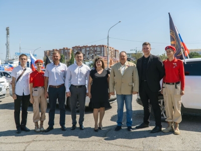 В Астрахани прошел автопробег с более чем 30 машинами