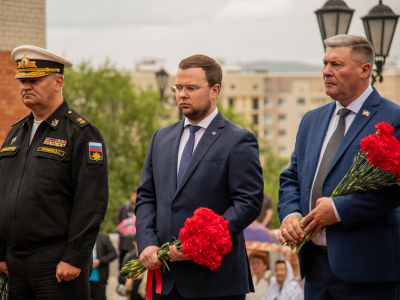 Иван Лебедев почтил память погибших 25 лет назад подводников «Курска»