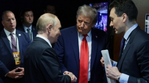Песков сообщил о подготовке к саммиту Путина и Трампа в Венгрии - Фото