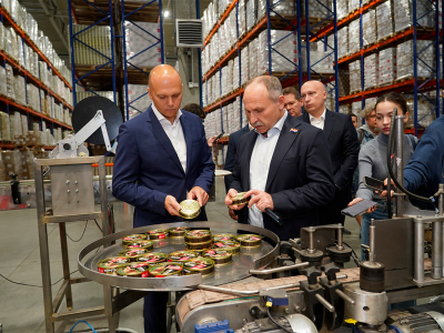 Беспрозванных посетил два ведущих предприятия АПК Калининградской области