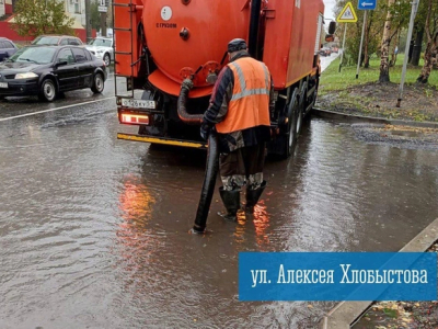 В Мурманске устраняют последствия жуткой непогоды