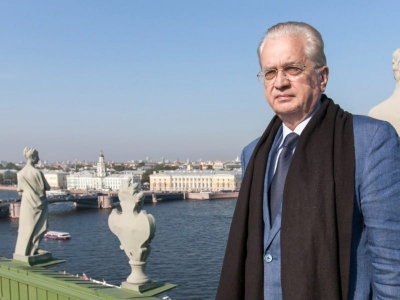В Петербурге Михаилу Пиотровскому вручили Эрмитажную премию на форуме культур