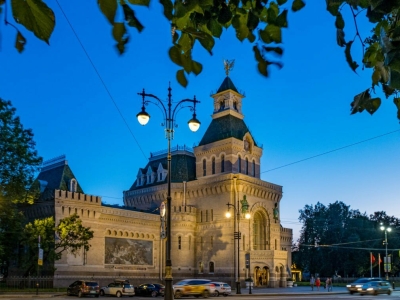 В Петербурге на Кирочной улице обновили освещение