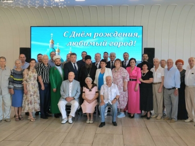 Игорь Седов поздравил почетных граждан Астрахани