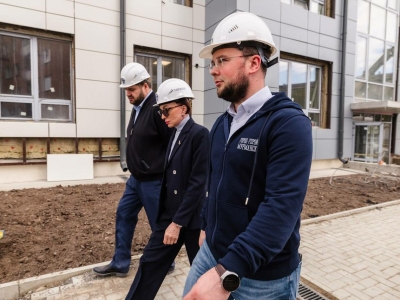 Иван Лебедев и Татьяна Кусайко проверили ход стройки ЦКР в Мурманске