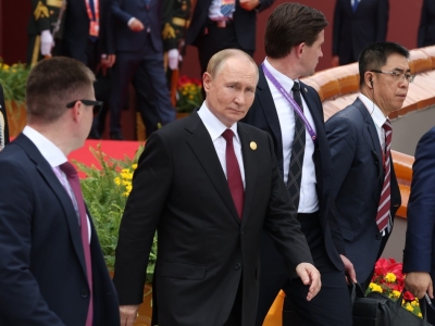 Daily Mail: смеялся и шутил — поведение Путина на параде в Пекине возмутило Британию