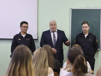 В Петербурге и Ленобласти открыли новые полицейские классы для школьников
