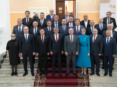 Игорь Мартынов поздравил парламентариев Северной Осетии с юбилеем и вручил грамоты
