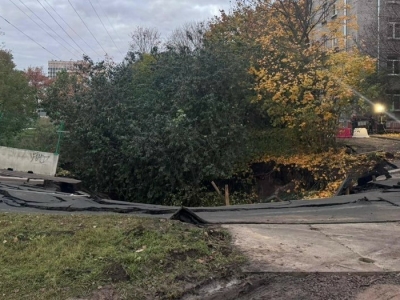 Следственный комитет проверяет причины провала грунта на севере Петербурга