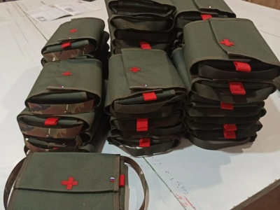 Астраханские волонтеры шьют удобную одежду и аптечки для раненых бойцов