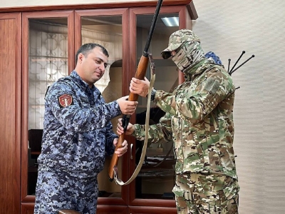 Росгвардия передала астраханским бойцам СВО 25 единиц гражданского оружия