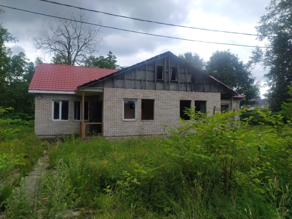 Инвестиционный потенциал малых городов: в Окуловке дом с земельным участком отправился на торги - Фото