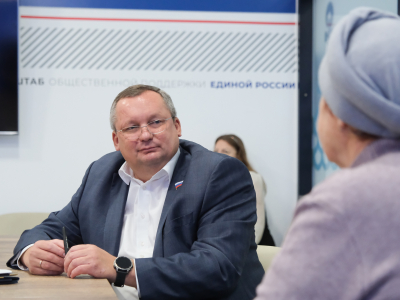 Игорь Мартынов провел личный прием граждан и взял под личный контроль вопросы жителей Камызяка