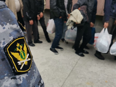 Из Свердловской области депортировали более тысячи мигрантов-нарушителей