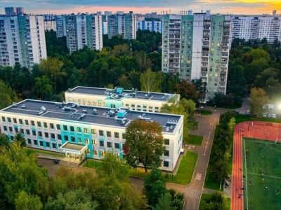 Более 50 московских школ оборудовали художественной подсветкой