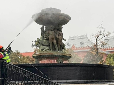 Фонтан Витали на Театральной площади готов к зимней спячке