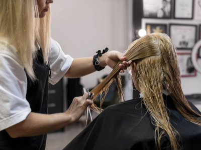 Экономия или натуральность: что заставляет женщин отказываться от салонов красоты