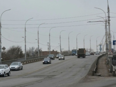 В Астрахани перенастраивают светофоры у Нового моста