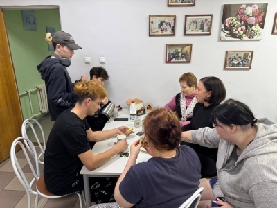 Калужские сироты учились готовить солянку и говорить о семье без стеснения