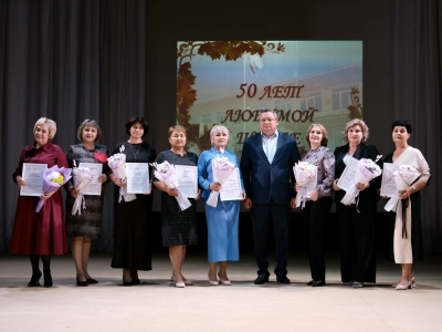 Игорь Мартынов поздравил Камызякскую среднюю общеобразовательную школу №4 с юбилеем