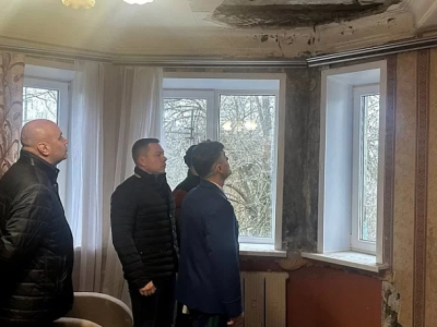 В многоквартирном доме в Калуге рухнул потолок