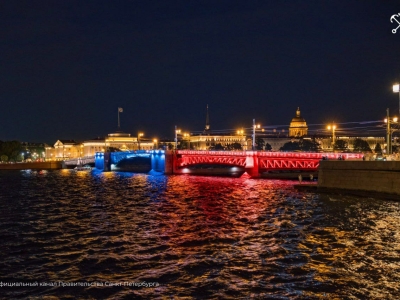 В День народного единства мосты Петербурга предстанут в цветах российского флага