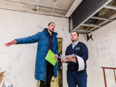 Иван Лебедев проконтролировал ремонт «Дома молодежи» в Мурманске