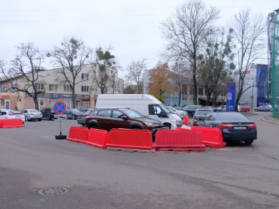 В Калининграде с 1 декабря закроют парковку на Барнаульской