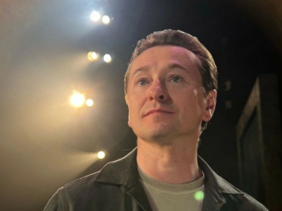 Народный артист Сергей Безруков незаметно прогулялся по зимним улицам Тюмени