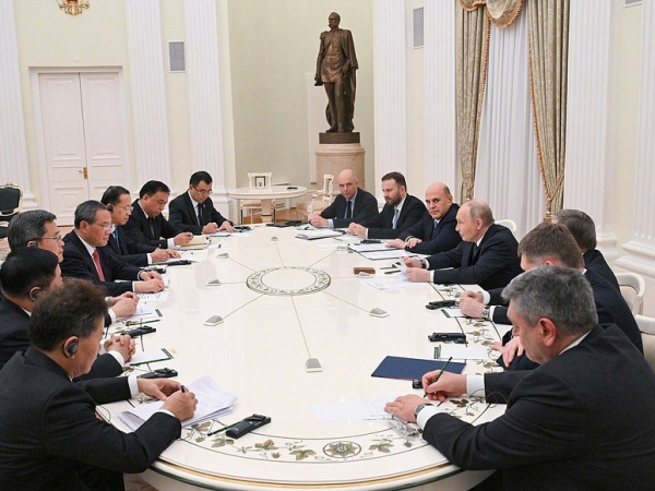 Владимир Путин объявил о введении безвизового режима для туристов из Китая - Фото