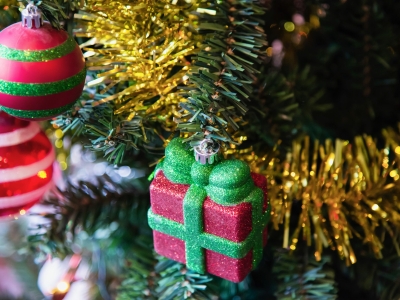 Украсить новогоднюю елку в Екатеринбурге будет стоить недешево