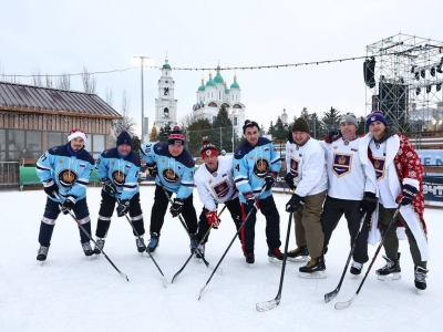 Игорь Бабушкин открыл предновогодний день товарищеским хоккейным матчем в Астраханском кремле