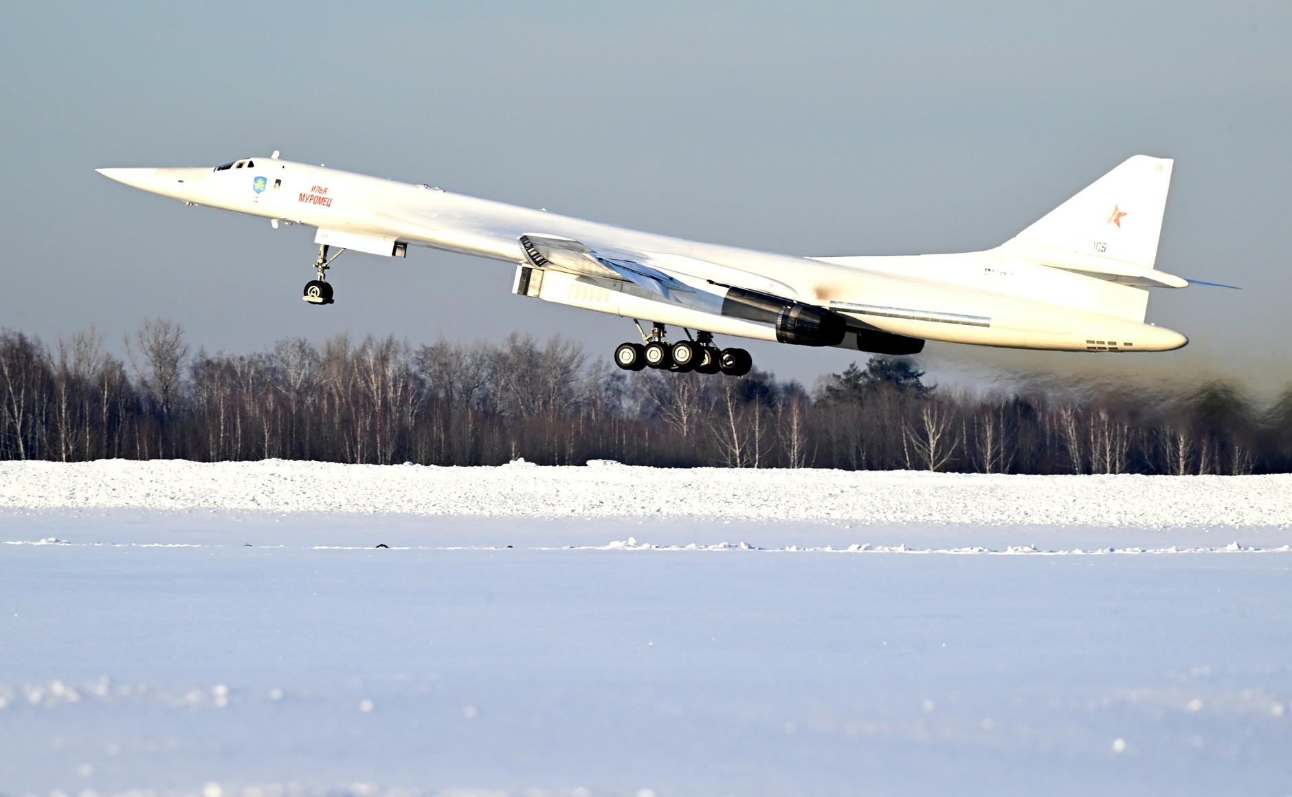 https://cdn.abnews.ru/storage/wp-content/uploads/2025/12/putin-tu-160m.jpg__0_0x0.jpg