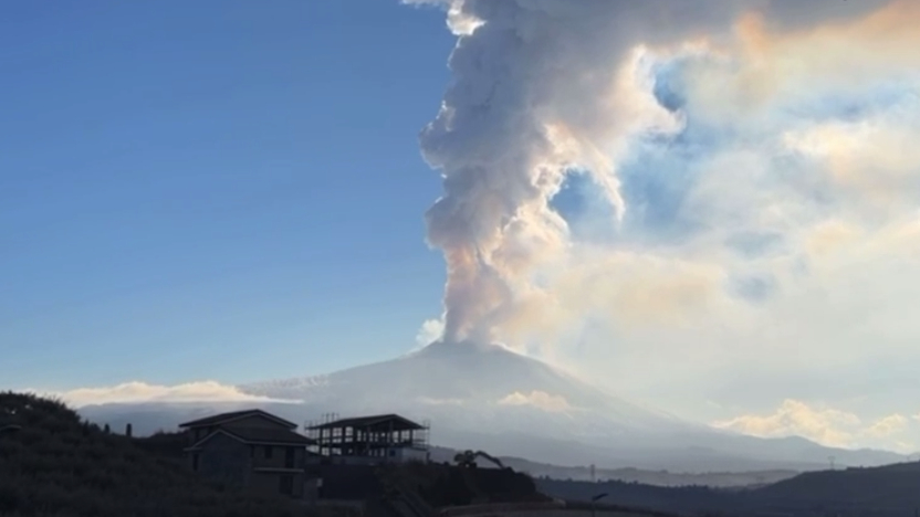 вулкан Этна, Сицилия в Италии, дек 2025