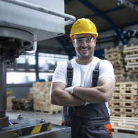 Как экономика перевернула ценность профессий: руки важнее кодов