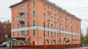 На улице Кржижановского выставили на торги крупное помещение - Фото