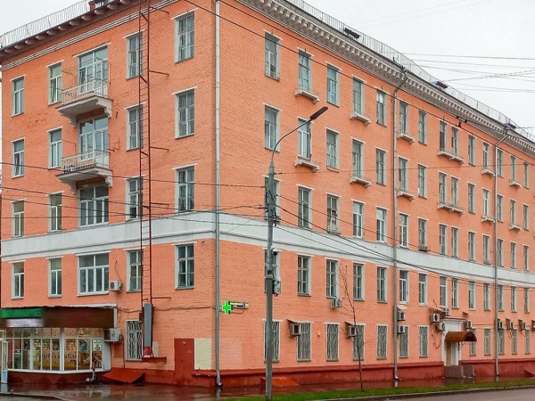 На улице Кржижановского выставили на торги крупное помещение - Фото