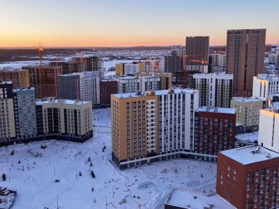 В Екатеринбурге сдали высотный дом рядом со школой и поликлиникой