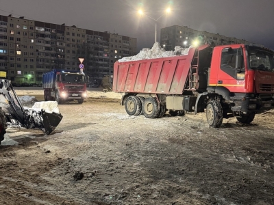 В Петербурге круглосуточно ведется уборка отстойно-разворотных площадок и автостоянок
