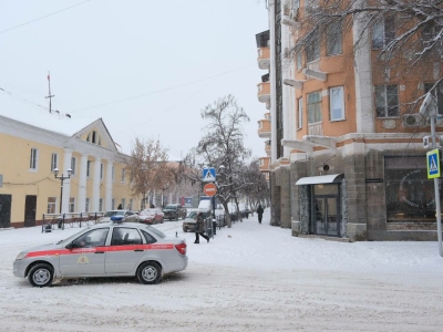 Росгвардейцы помогают автомобилистам после снегопадов в Астраханской области