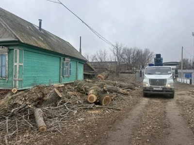 Коммунальные службы Астрахани устраняют последствия новогодних гуляний