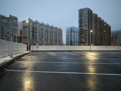 Вице-губернатор Кирилл Поляков показал настольную книгу всех чиновников Петербурга